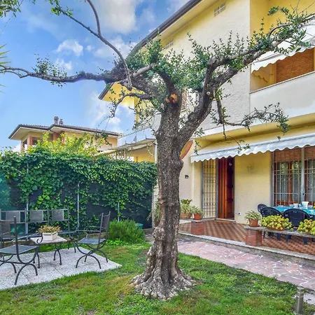 3 Bedroom Stunning In Dei Marmi *