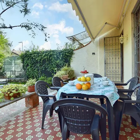 Holiday home 3 Bedroom Stunning In Dei Marmi Forte dei Marmi