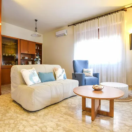 3 Bedroom Stunning In Dei Marmi Holiday home *