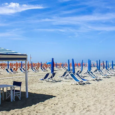 3 Bedroom Stunning In Dei Marmi Holiday home Forte dei Marmi
