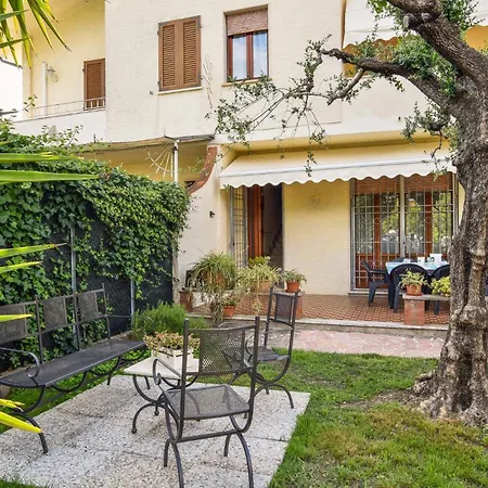 3 Bedroom Stunning In Dei Marmi Forte dei Marmi