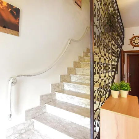 Holiday home 3 Bedroom Stunning In Dei Marmi Forte dei Marmi