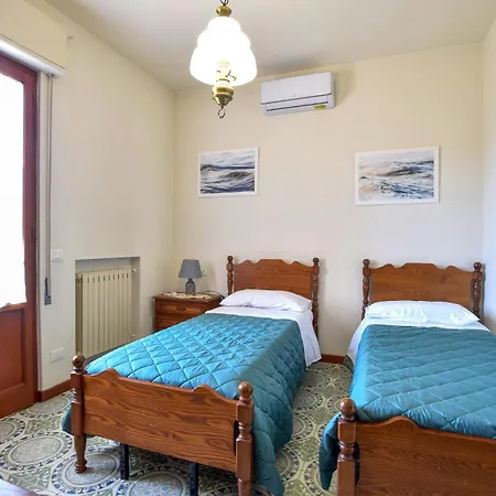 3 Bedroom Stunning In Dei Marmi *