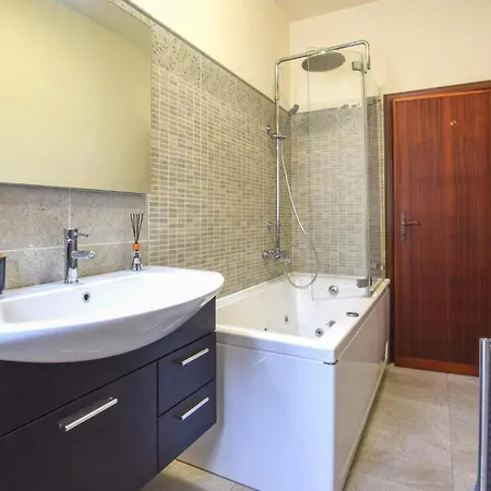 3 Bedroom Stunning In Dei Marmi Holiday home